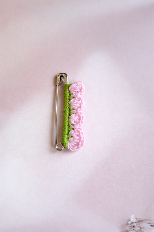 Handmade Crochet Floral Saree Pin – Pastel Pink & Green Safety Pin Brooch