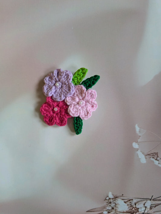 Handmade Crochet Floral Saree Pin / Brooch – Pastel Flower Cluster with Leaves