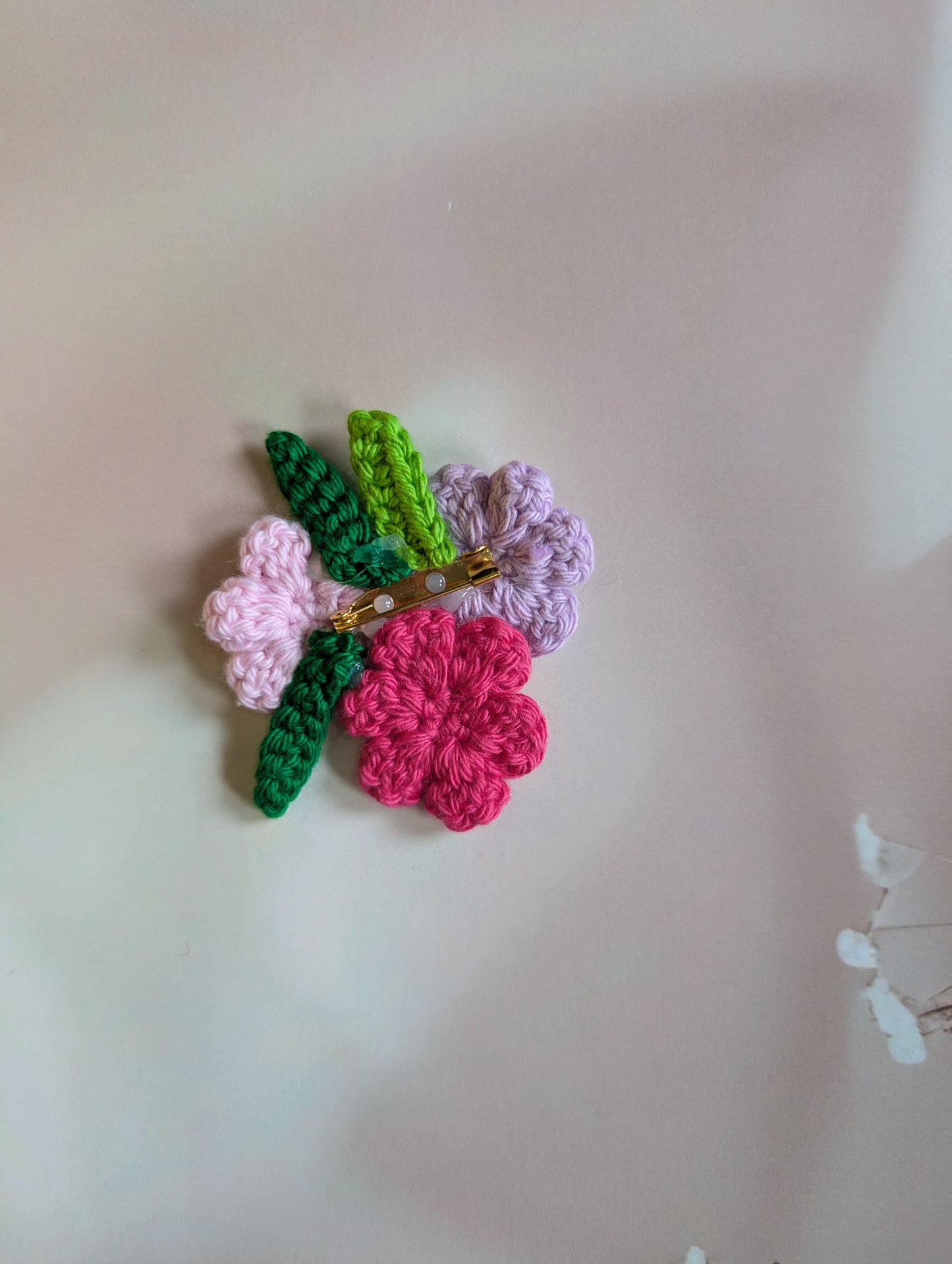 Handmade Crochet Floral Saree Pin / Brooch – Pastel Flower Cluster with Leaves