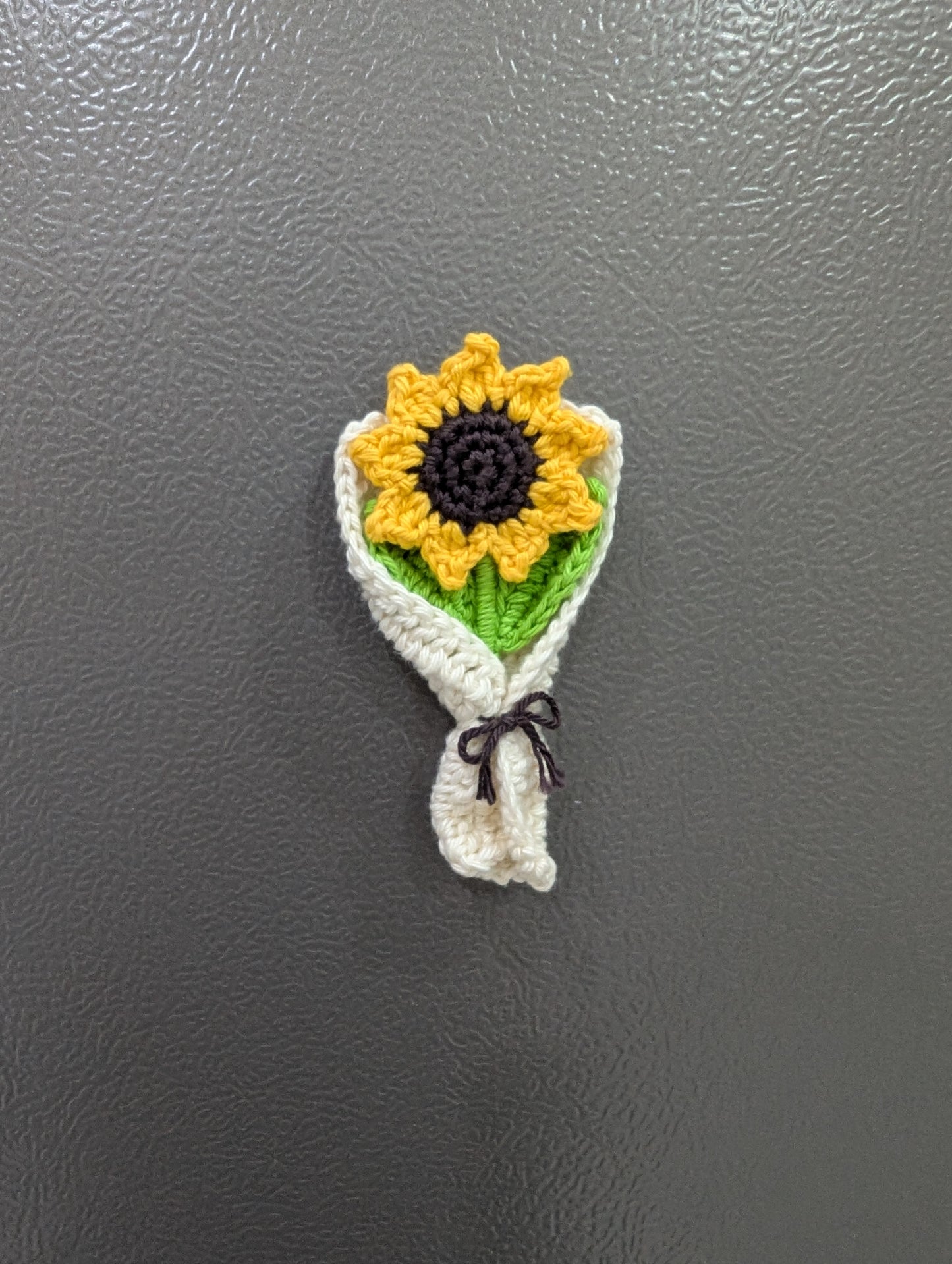 Handmade Crochet Sunflower Bouquet Fridge Magnet – Mini Floral Magnet